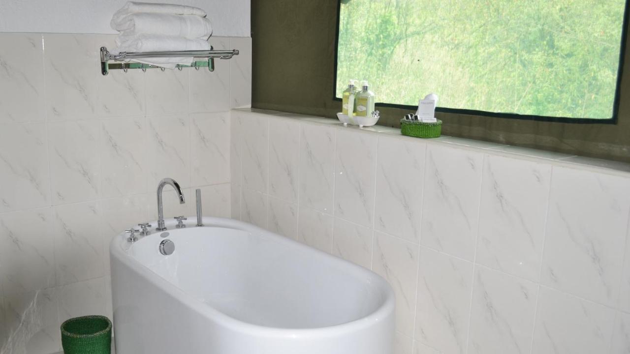 Osero Lodge Ololaimutiek Bagian luar foto